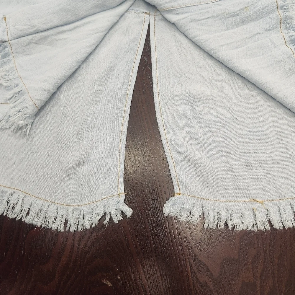 Umgee Women's Sky Blue Roll Up Tabs Sleeve Frayed Hem Button Up Shirt Size L - Picture 7 of 9